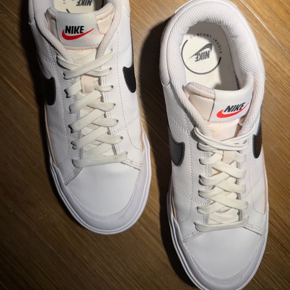 Nike Legacy Couirt Lift Tennis Shoes Womens Sz. 9